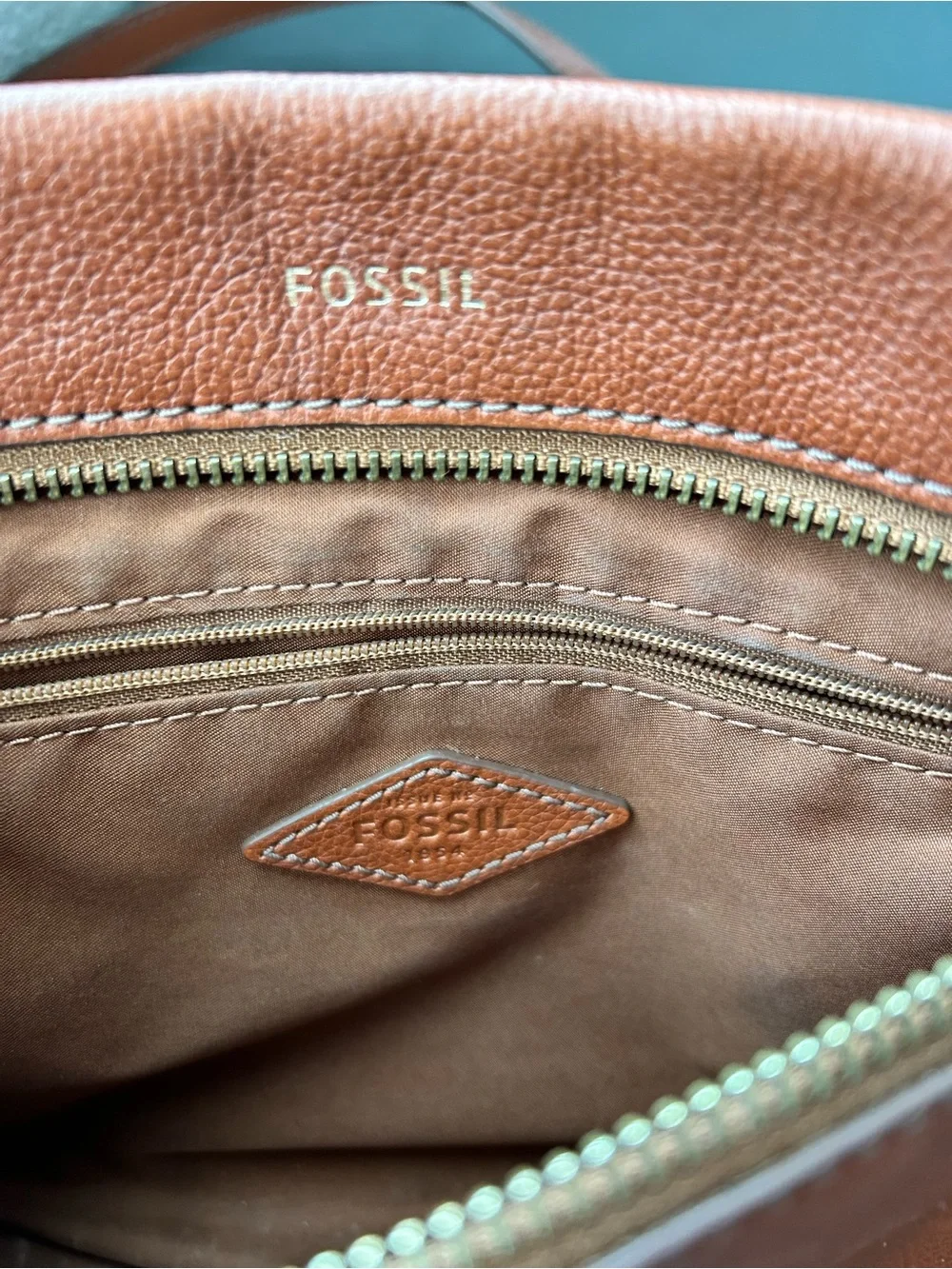 Fossil compact leather